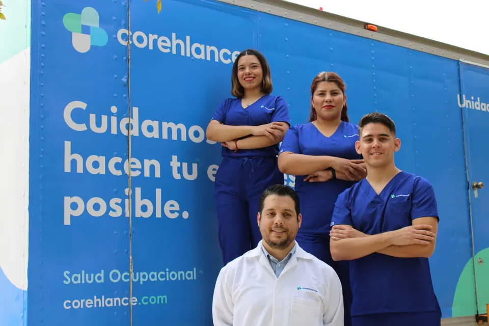 Médico y enfermera en planta — Corehlance